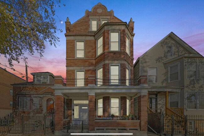 Foto del edificio - 1908 W 48th St