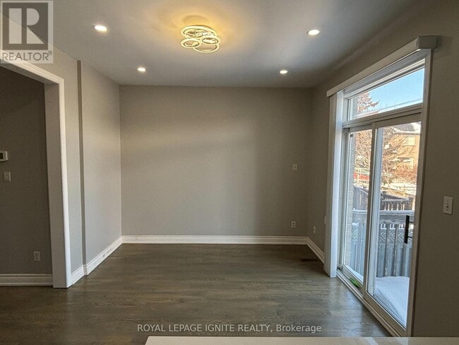 Building Photo - 4889 Yorkshire Ave