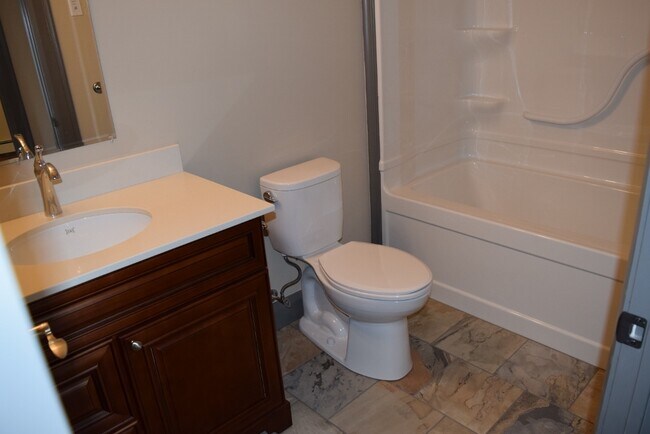 Building Photo - 315 Bay St