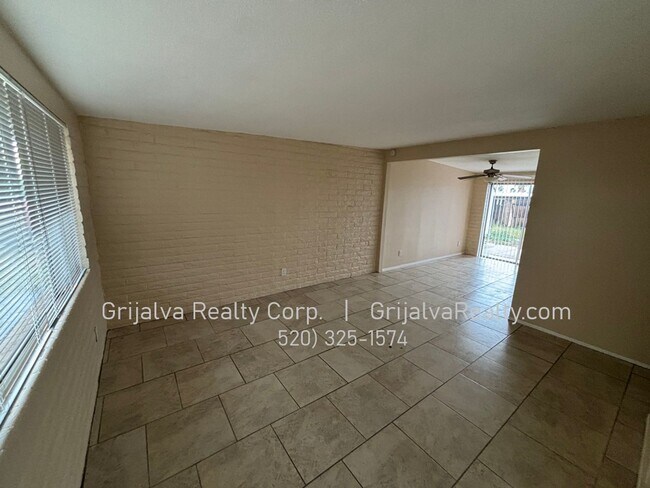 Foto del edificio - Spacious 4 Bedroom House for Rent  (Irvington/Kolb)