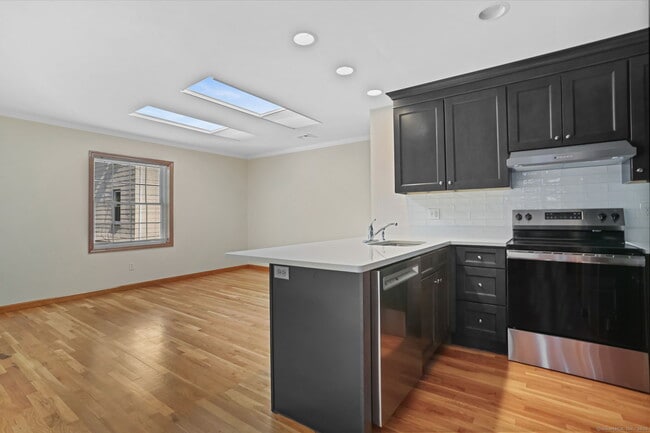 Building Photo - 107 Saugatuck Ave