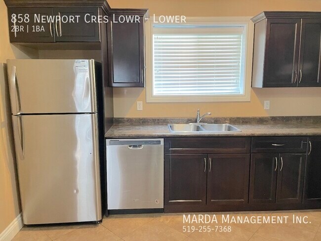 Building Photo - COZY 2 BED/ 1 BATH - LOWER UNIT IN SOUTH W...