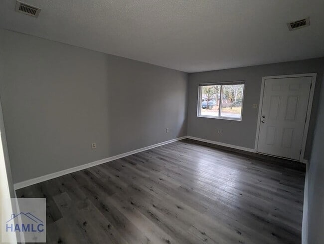 Foto del edificio - 417 Rogers Rd