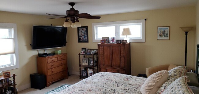 Building Photo - 3 Bedroom Plus Office - 3 Bath,  Village Home