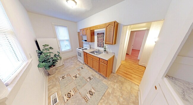 Kitchen - 517 W Edwards St