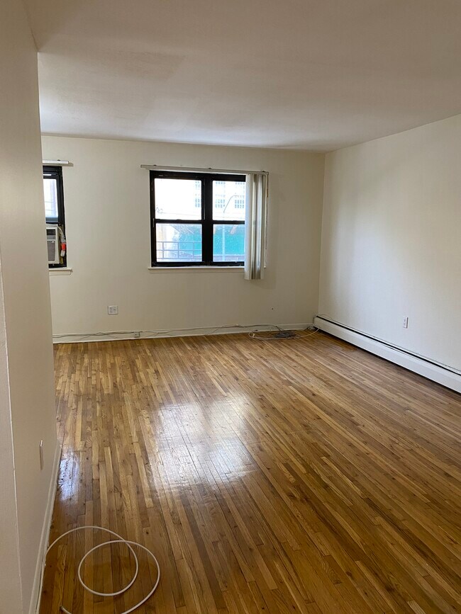 Large, Sunny Living Room - 4812 90th St