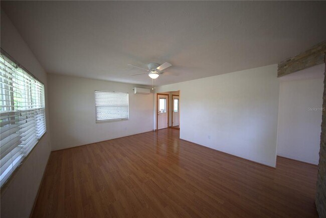 Building Photo - 1349 Young Ave