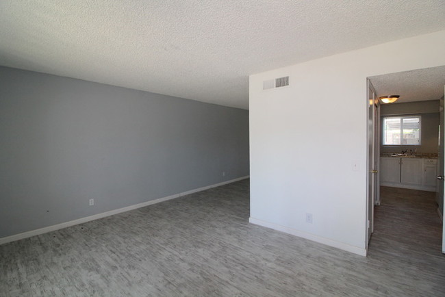 Building Photo - 3605 w bethany home road # 7, phoenix az