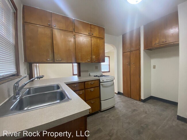 Building Photo - 3 br, 1 bath House - 718 8th Street South