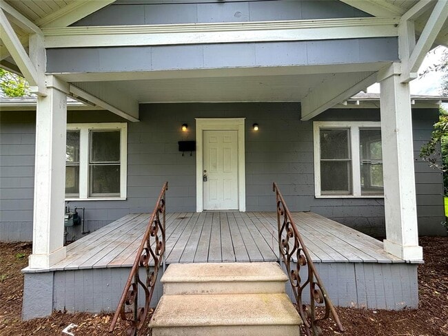 Building Photo - 716 Olive St