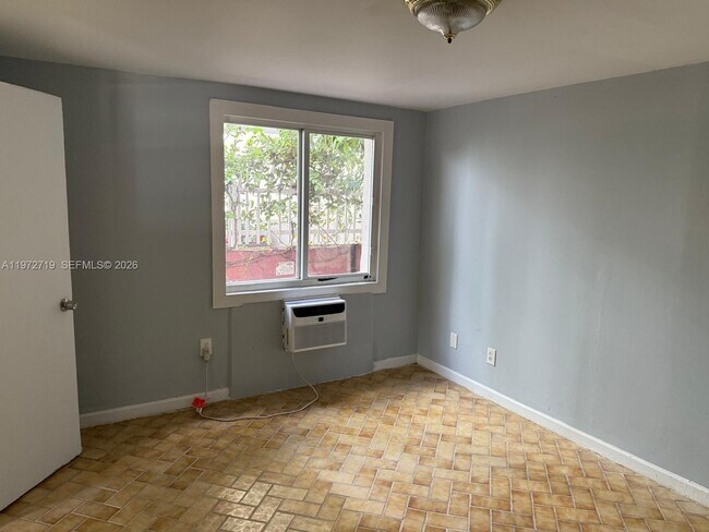 Foto del edificio - 437 NE 30th St