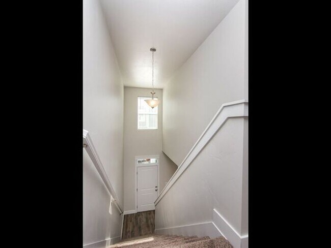 Foto del edificio - North Salt Lake 3 bed, 2.5 bath, Garage