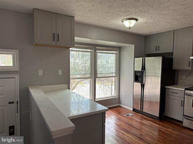 Foto del edificio - 102 Smoothleaf Ln