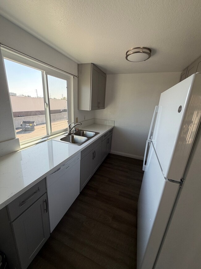 Building Photo - 8777 Lomita Dr