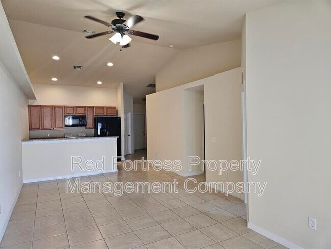 Building Photo - 542 SE 6th Pl