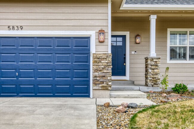 Foto del edificio - 5839 Yancey Dr
