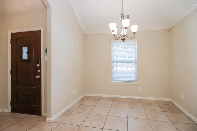 Building Photo - 2205 Pine Creek Ct