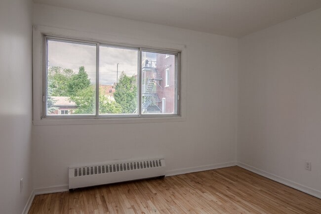 Building Photo - 735 Rue Gordon