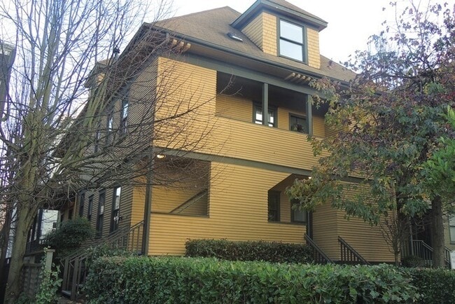 Building Photo - 1419 Boylston Ave