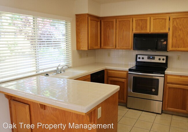 Building Photo - 3 br, 2 bath House - 1334 E. Salem