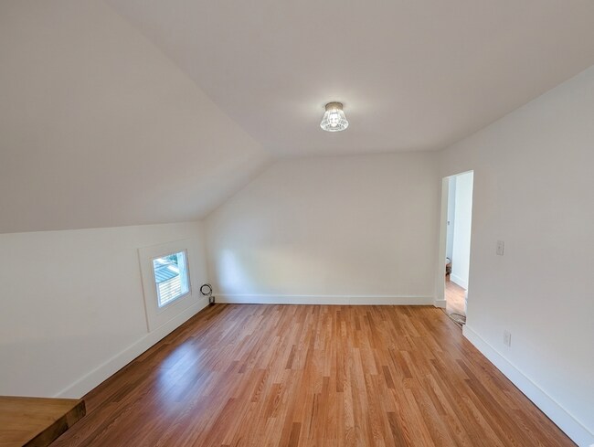 Foto del edificio - 1023 NE Webster St