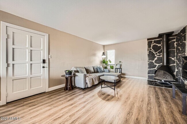 Foto del edificio - 4950 N Miller Rd