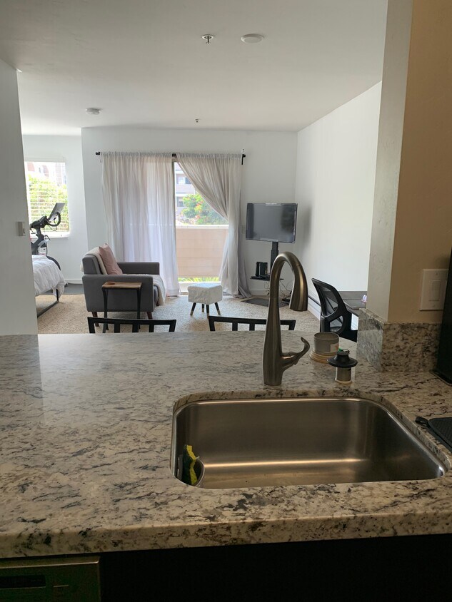 6400 Christie Ave Unit 3216, Emeryville, CA 94608 Condo for Rent in