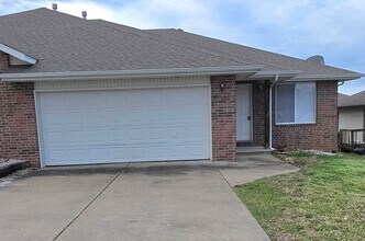 Building Photo - 3760-3762 W Brook Ct