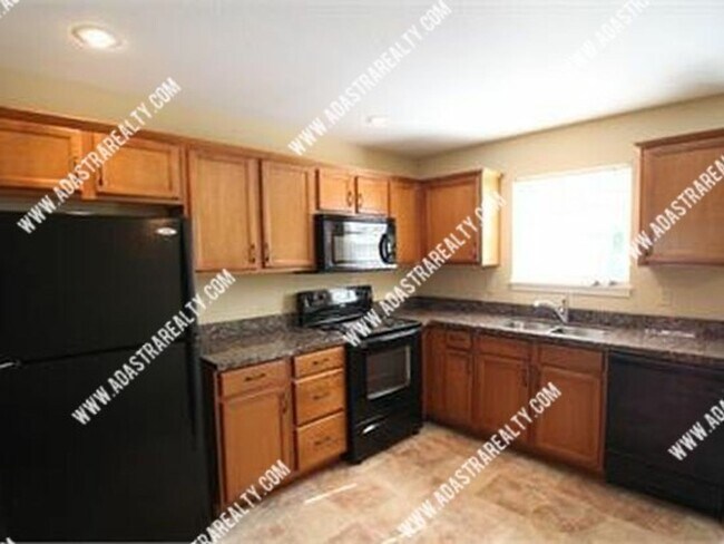 Building Photo - Beautiful Platte City Townhome-Available in APRIL!!