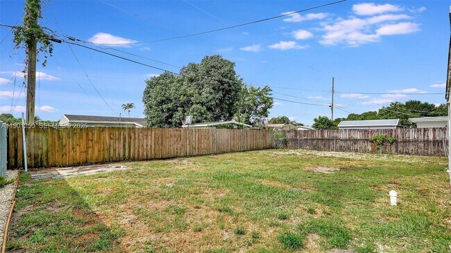 Foto del edificio - 6408 Grant Ct