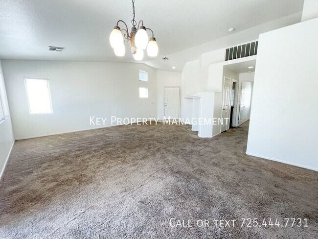 Foto del edificio - ONE STORY 3 BEDROOM NEAR ANN/COMMERCE