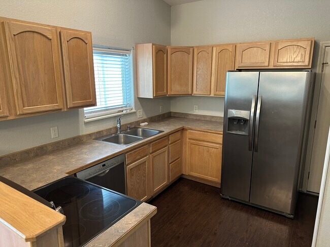 Building Photo - 2867 Sheffield Dr