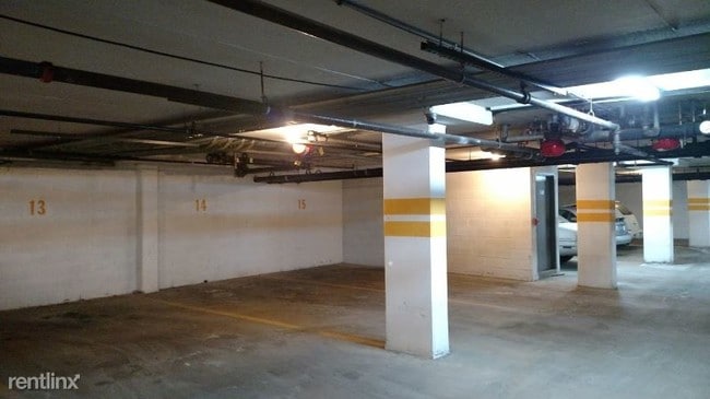 Building Photo - 2 br, 2 bath Condo - 9240 W Gross Point Rd
