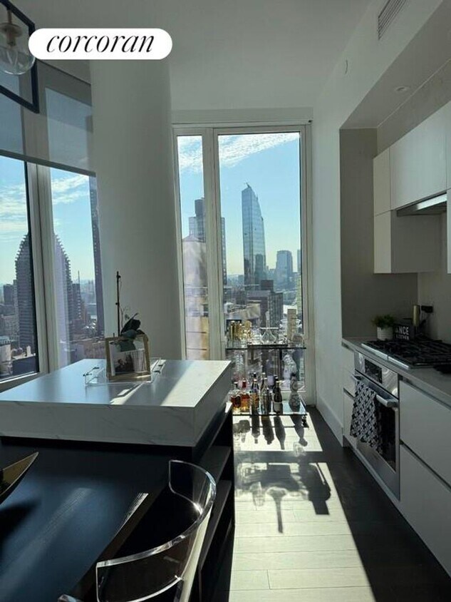 Foto principal - 222 E 44th St