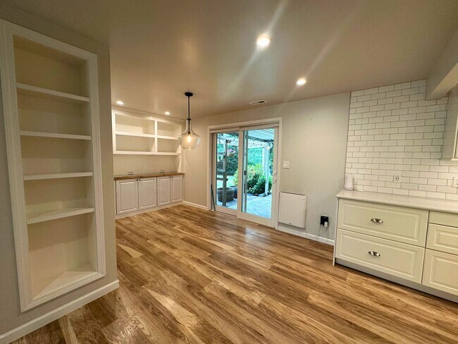 Foto del edificio - Beautiful Ranch-Style Home in Desirable Sn...