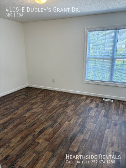 Foto del edificio - 4105-E Dudleys Grant Dr