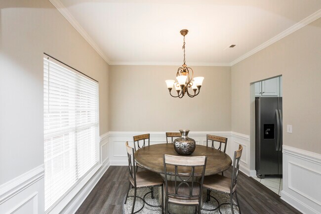 Comedor - 906 Balsam Terrace