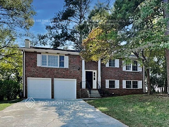Building Photo - 215 Simpson Dr NE