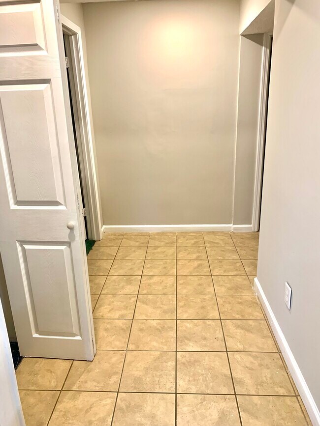 Building Photo - 1868 Stonebrook Way