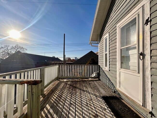 Balcony - 224 Lyon St NE