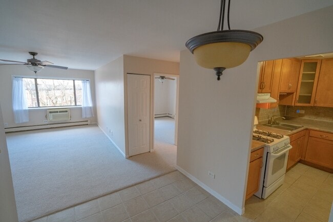 Building Photo - 3620 N Pine Grove Ave