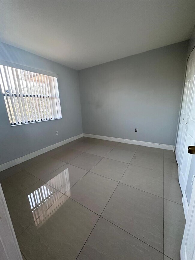 Foto del edificio - 9157 NW 1st Ct