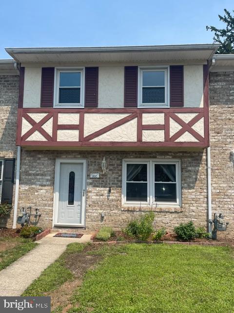 Building Photo - 802 Hills Dr