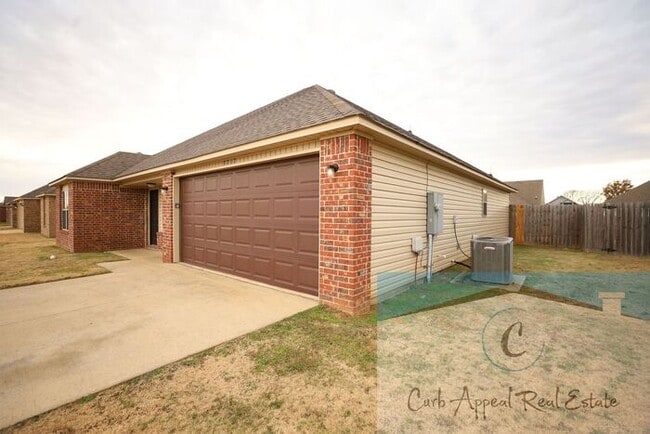 Foto del edificio - Beautiful 4 bed, 2 bath home with fenced back yard - Nettleton!!