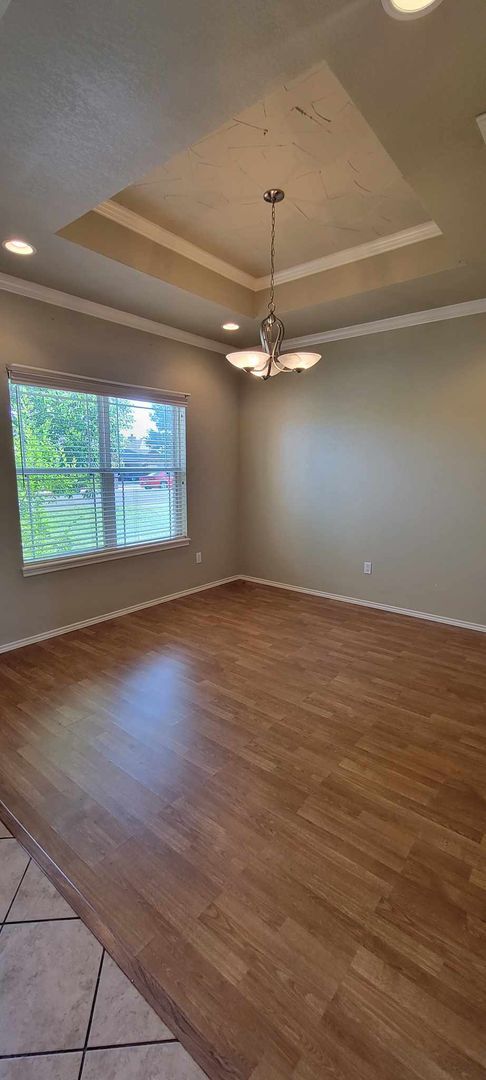 Building Photo - Beautiful Pet Friendly Home!
