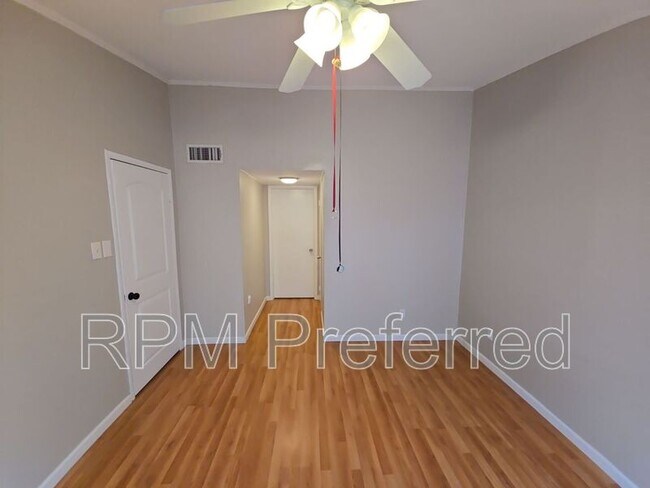Building Photo - 2110 Wilcrest Dr