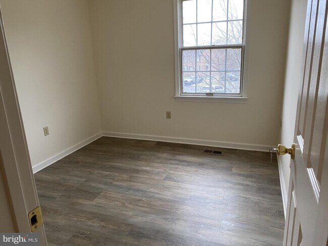 Foto del edificio - 8224 Red Wing Ct