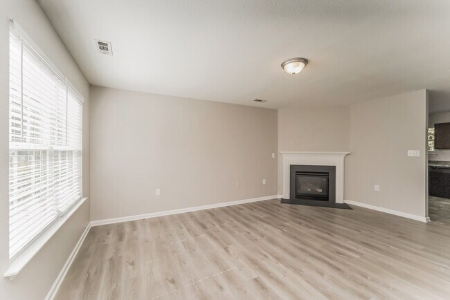 Building Photo - 6221 Summerour Place