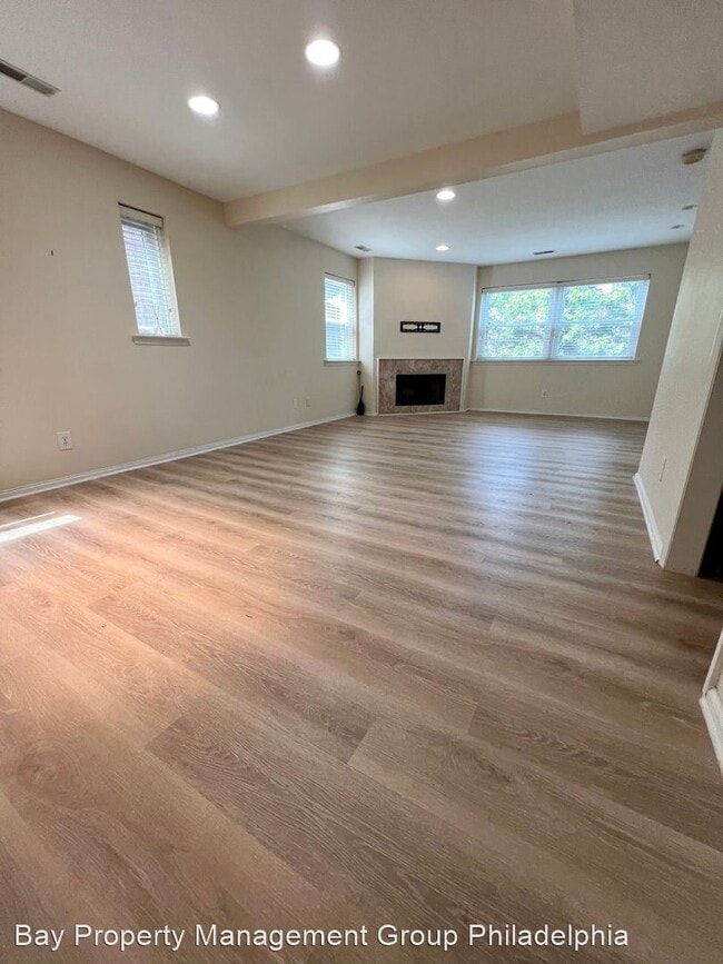 Building Photo - 1 br, 1.5 bath House - 237 Montgomery Ave ...