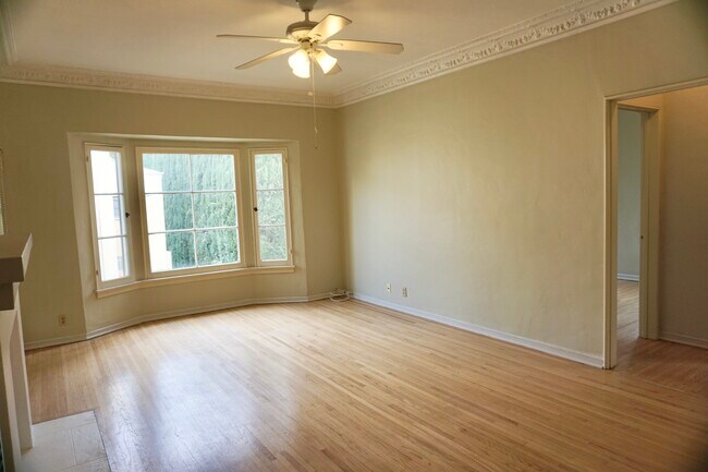 Building Photo - 5434 Russell Ave